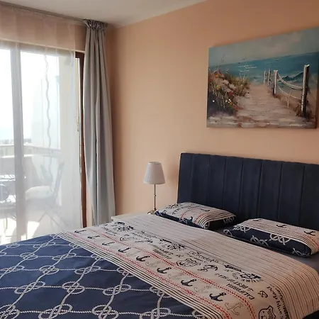 Apartment Golden Sunrise Shkorpilovtsi