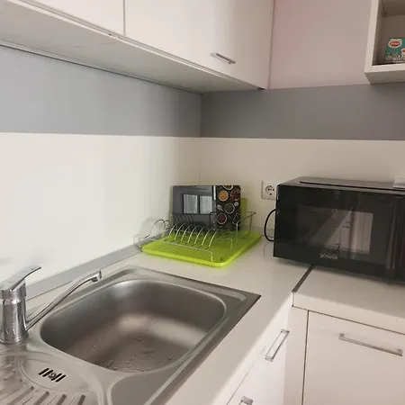 Golden Sunrise Apartment *